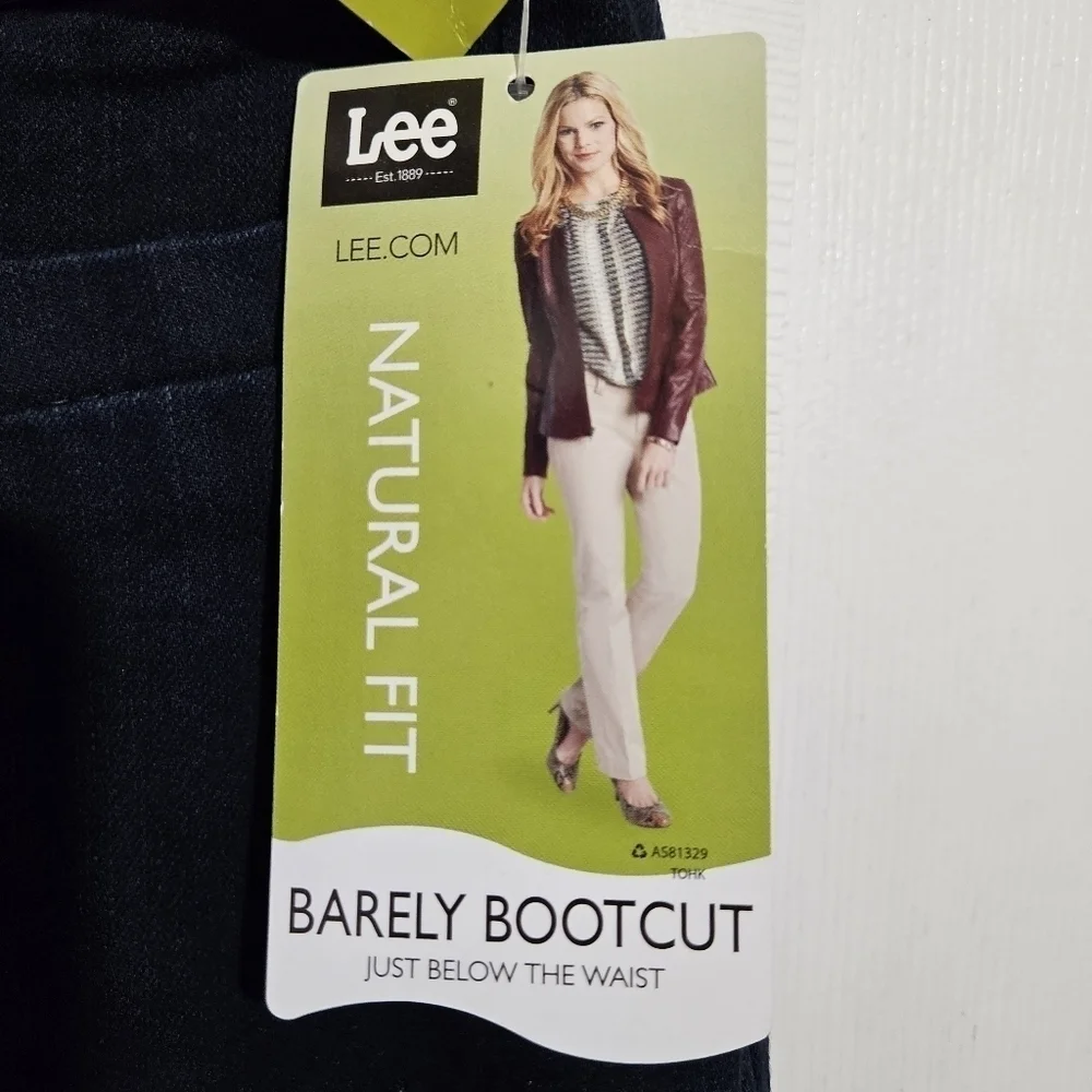 Lee Natural Fit Barely Bootcut Pull On Jeans Size 12 Short